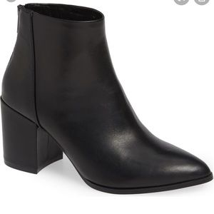 Steve Madden Black leather booties